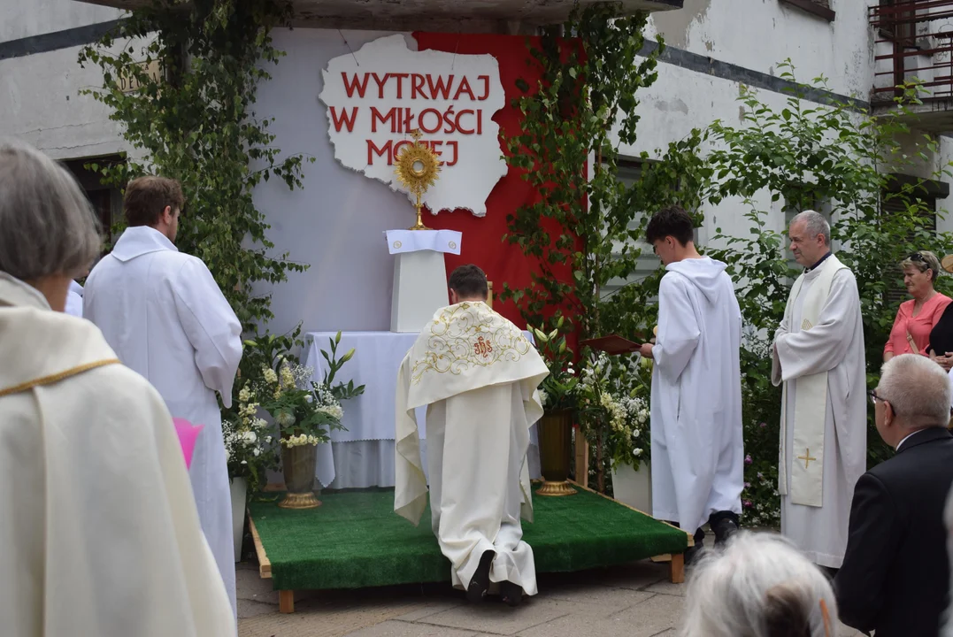 procesja Bożego Ciała w parafii Matki Bożej Dobrej Rady w Zgierzu