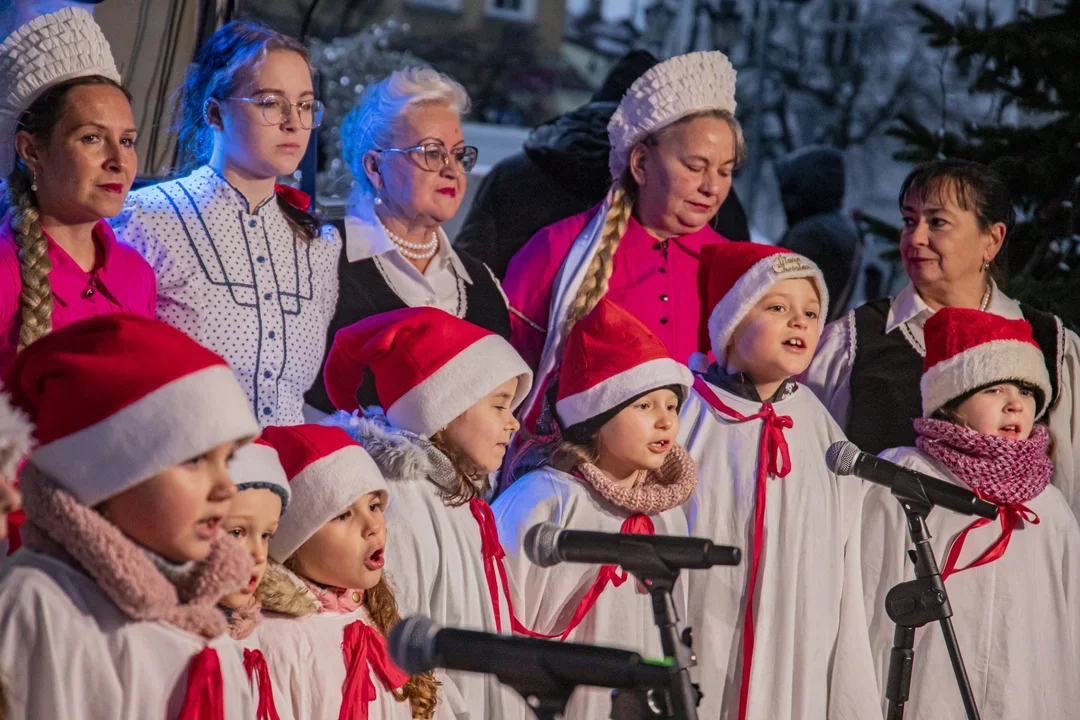 Tak świąteczne iluminacje i wigilia miejska wyglądały w minionym roku (2021)