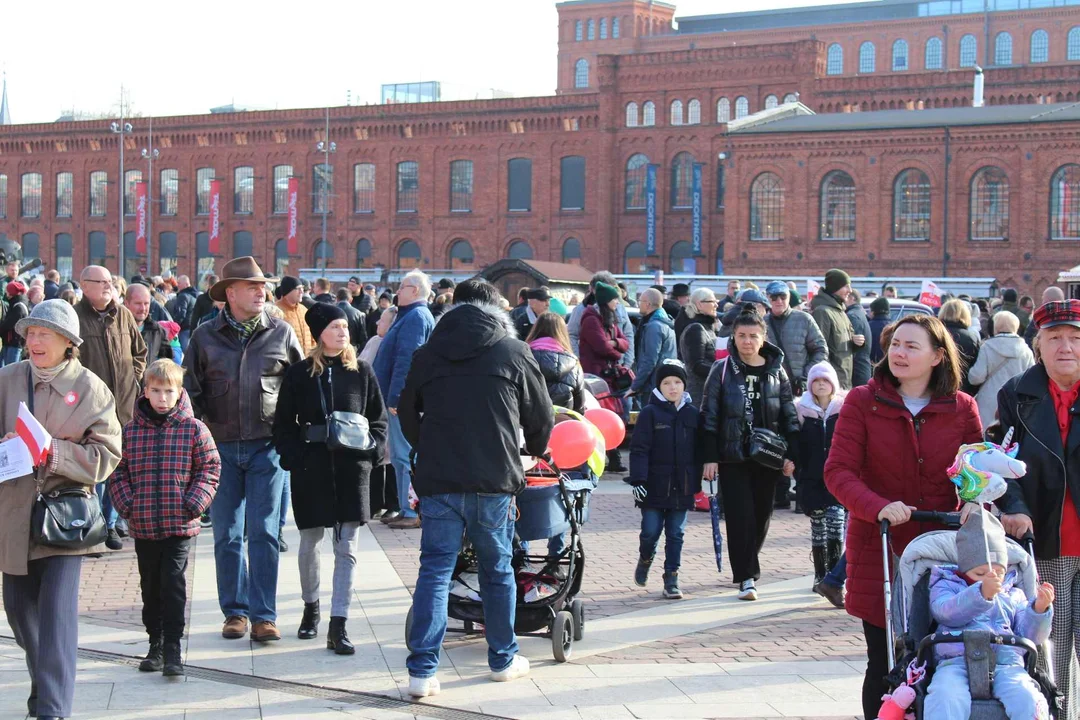 Święto Niepodległości przed Manufakturą