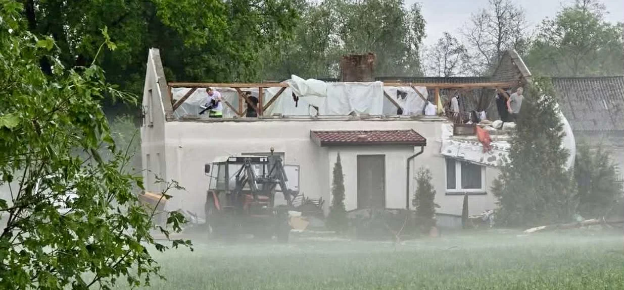 Mazowsze. Dramatyczne skutki nawałnicy. Powołano centrum kryzysowe [ZDJĘCIA] - Zdjęcie główne