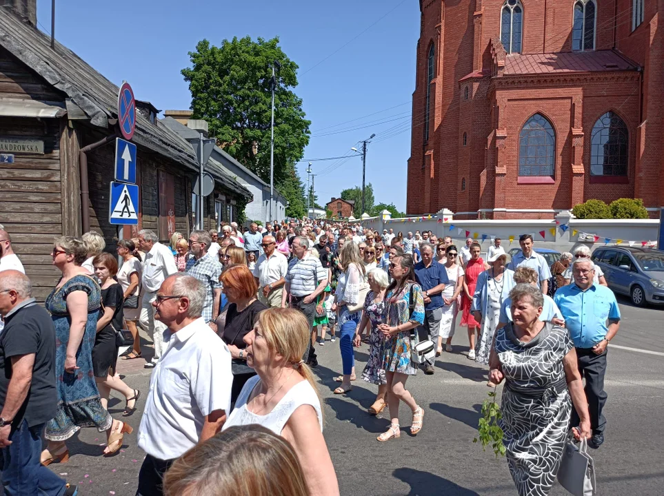 Ulicami Zgierza przeszły procesje Bożego Ciała.