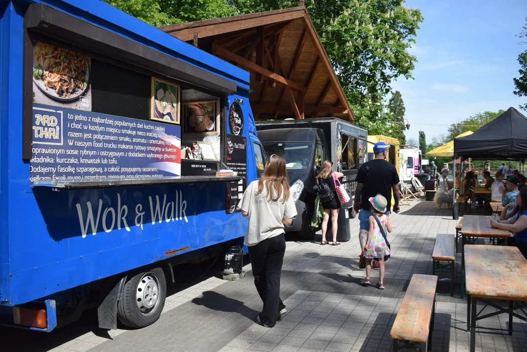 Zlot food trucków w Parku Miejskim w Zgierzu. Czego można spróbować [ZDJĘCIA] - Zdjęcie główne