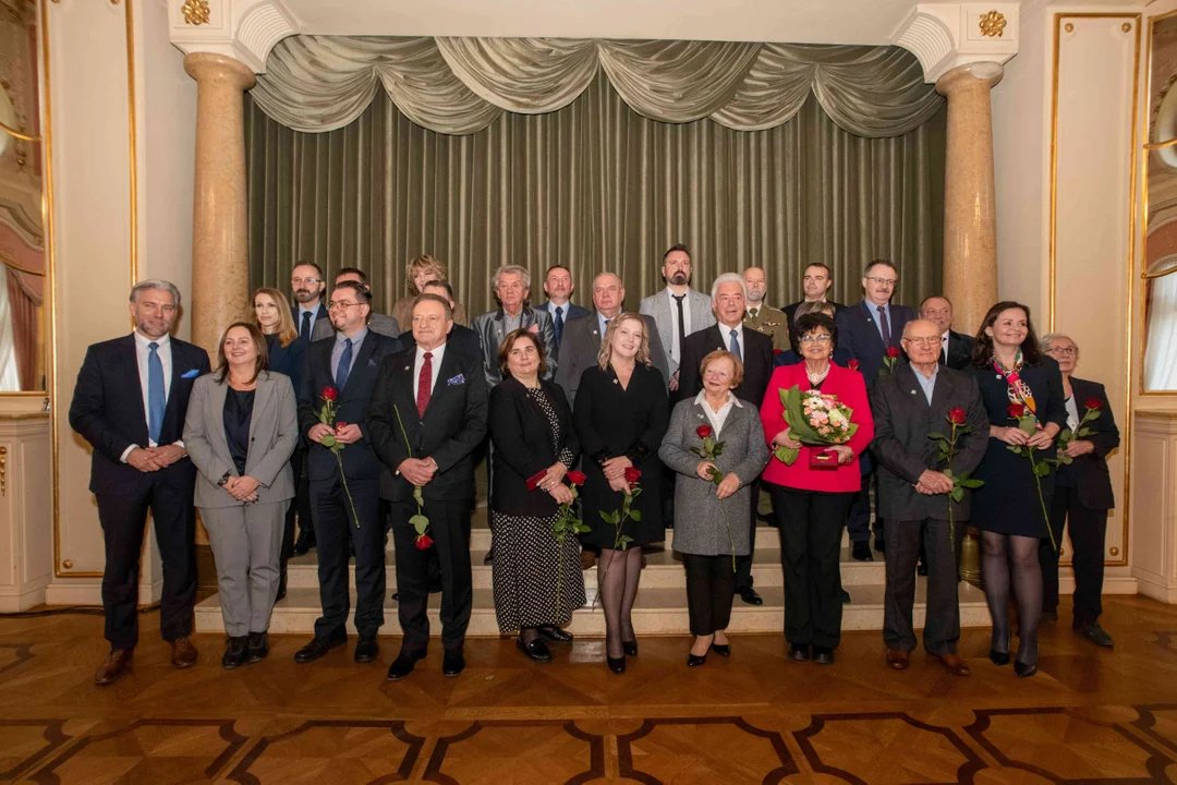 Wielka gala w Pałacu Poznańskich w Łodzi. Wręczono odznaczenia "Za Zasługi dla Miasta Łodzi" [ZDJĘCIA] - Zdjęcie główne