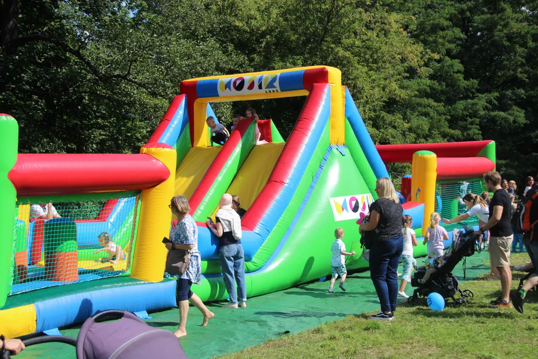 Piknik rodzinny w parku na Młynku w Łodzi