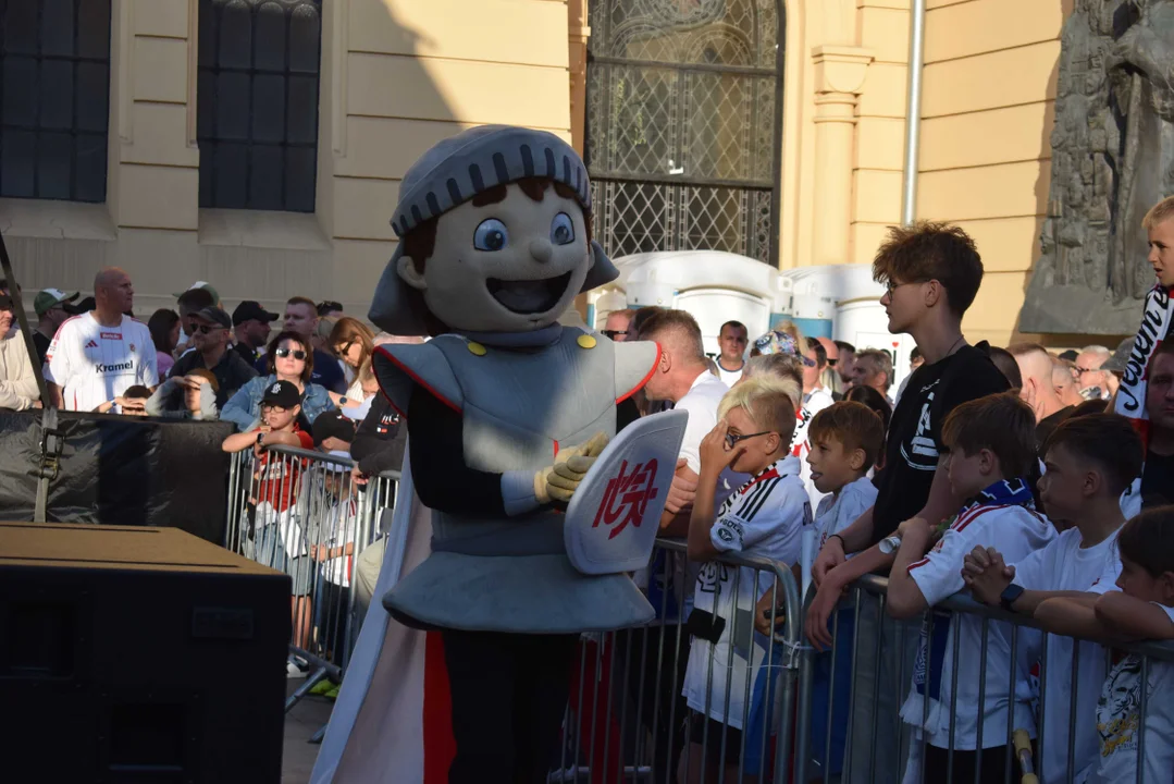 Prezentacja drużyny ŁKS-u na placu Wolności