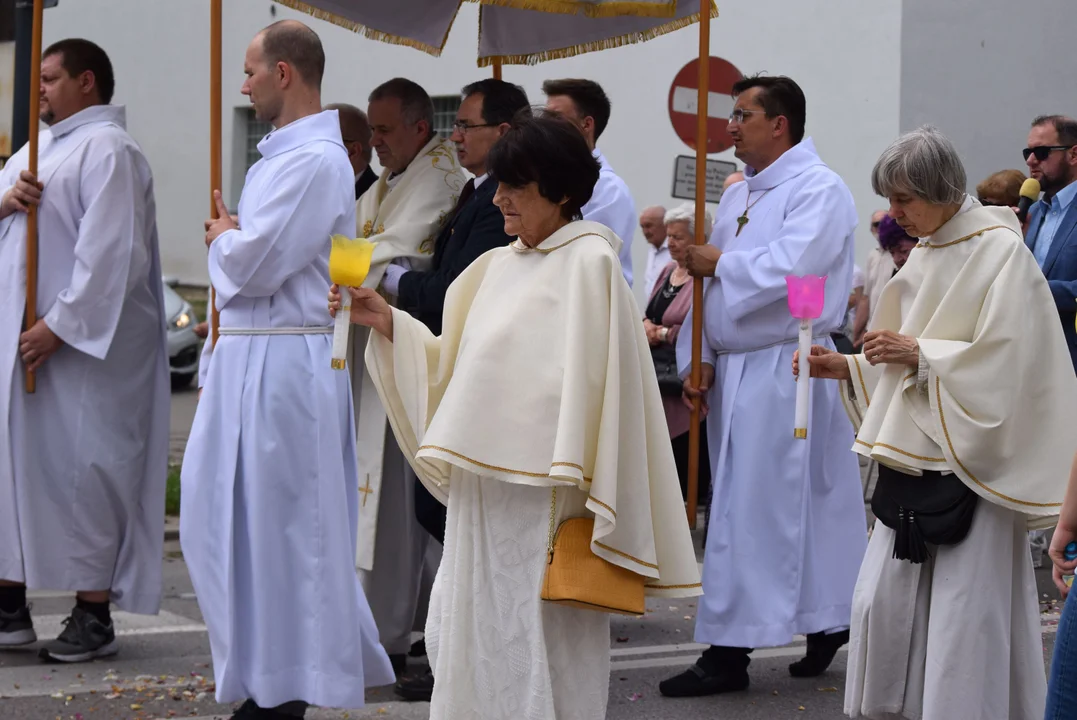 procesja Bożego Ciała w parafii Matki Bożej Dobrej Rady w Zgierzu