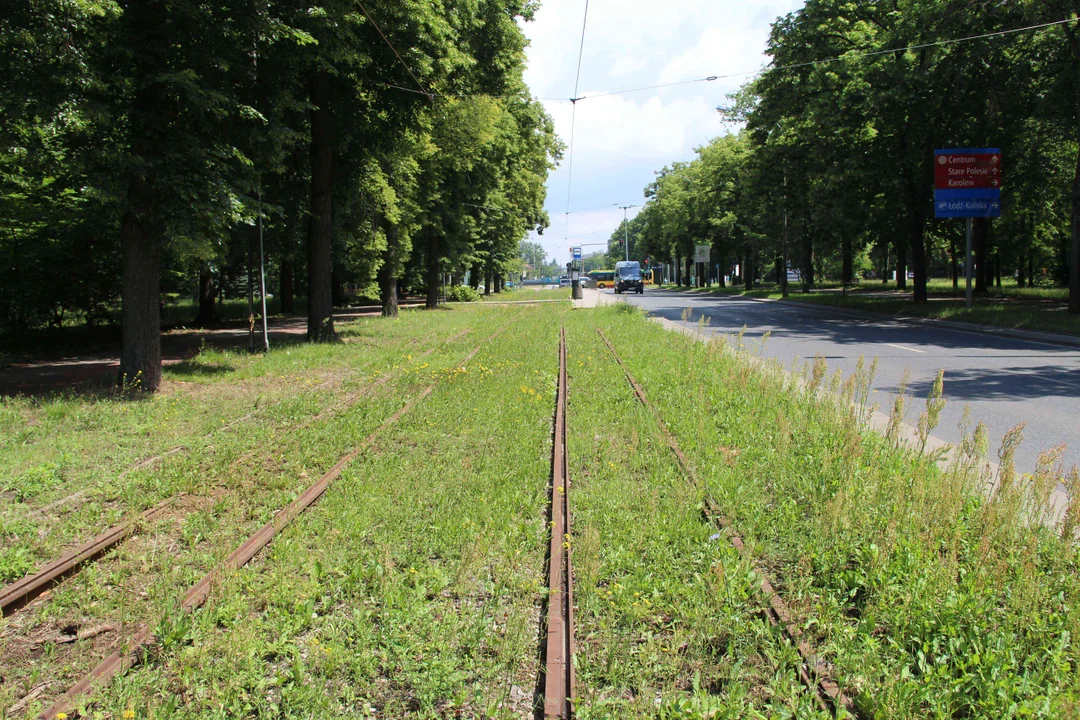 Nieczynne przystanki tramwajowe przy Konstantynowskiej