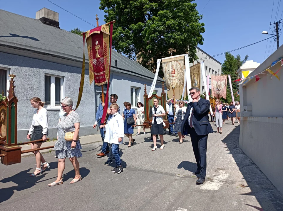 Ulicami Zgierza przeszły procesje Bożego Ciała.