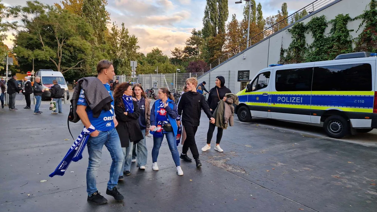 Füchse Berlin - Wisła Płock. Powtórzą wyczyn sprzed dwóch lat? Kibice Nafciarzy już tam są! [ZDJĘCIA] - Zdjęcie główne