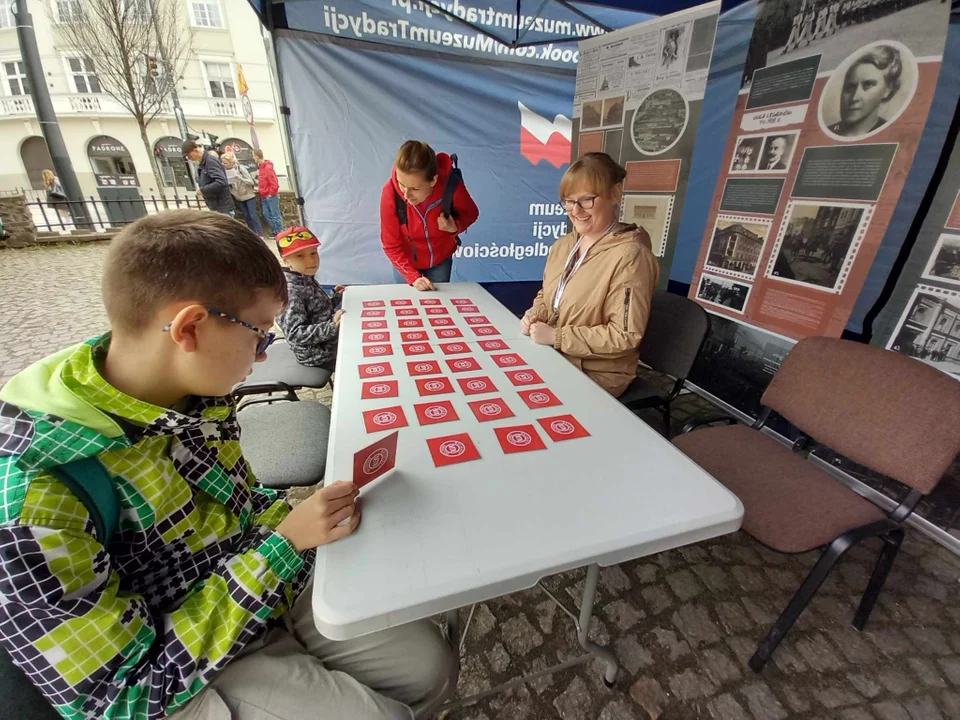 Łódź. Piknik Łodzianie na pikniku  Muzeum Tradycji Niepodległościowych w Łodzi