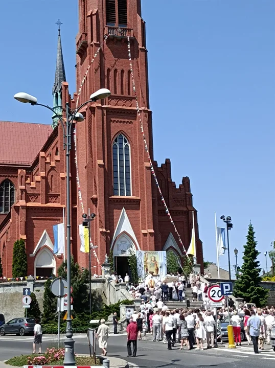 Ulicami Zgierza przeszły procesje Bożego Ciała.