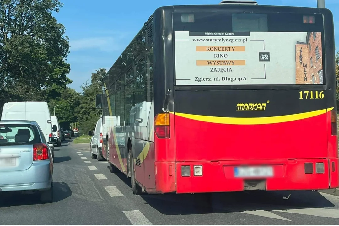 Zgierskie autobusy nie przejeżdżają lub stoją popsute na przystankach.