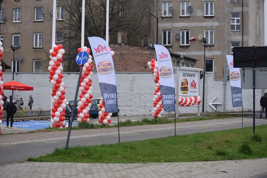 Tłumy łodzian na otwarciu restauracji MAX Premium Burgers. Tego jeszcze w Łodzi nie było [ZOBACZ ZDJĘCIA]