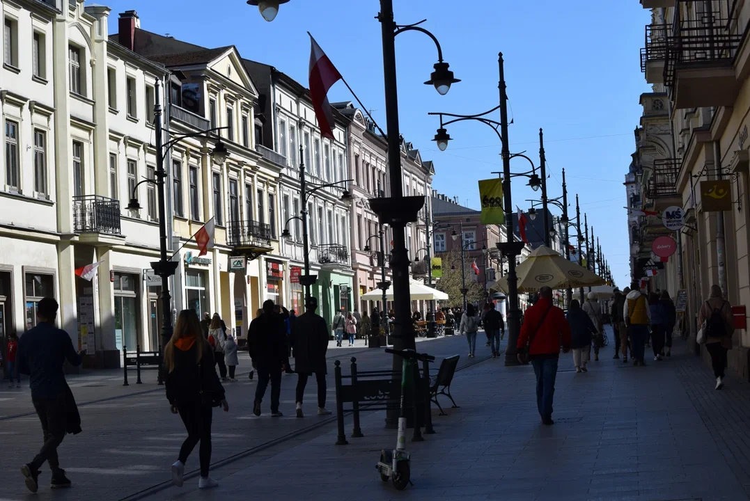 Mieszkańcy uciekają z Łodzi. Zobacz, które jeszcze miasta w regionie się wyludniają - Zdjęcie główne