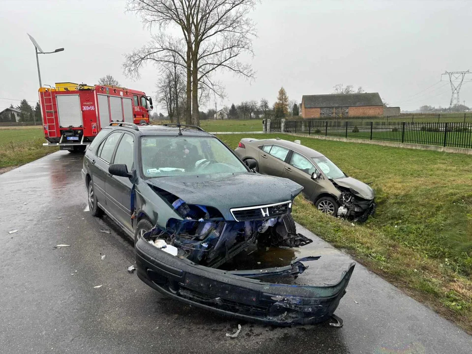 Wypadek niedaleko Płocka, droga jest zablokowana. Okoliczności są bulwersujące [ZDJĘCIA] - Zdjęcie główne