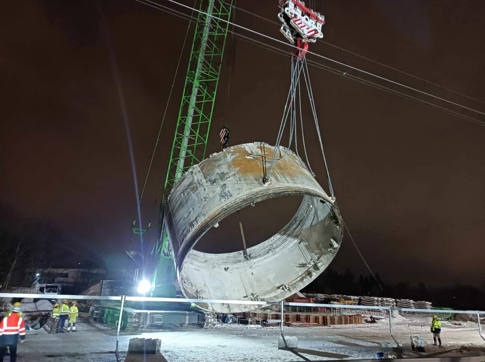 Przenoszenie TBM Faustyny nad torami