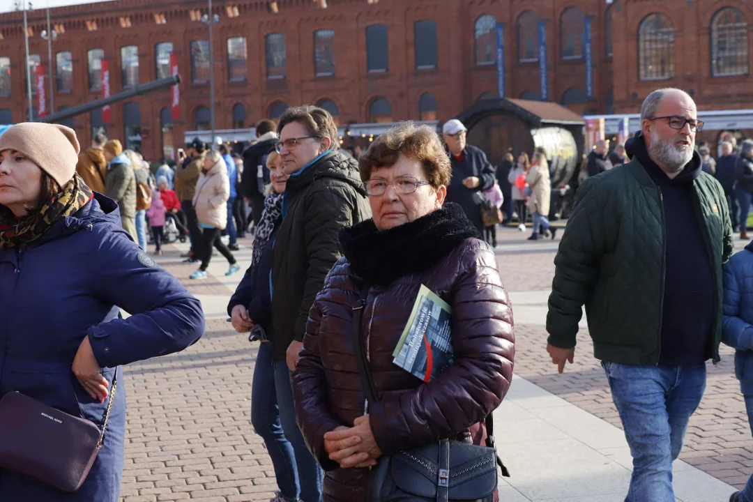 Święto Niepodległości przed Manufakturą