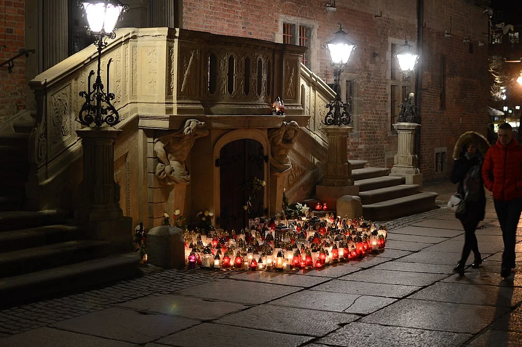 Tak 6 lat temu Gdańsk i inne miasta pożegnały Pawła Adamowicza