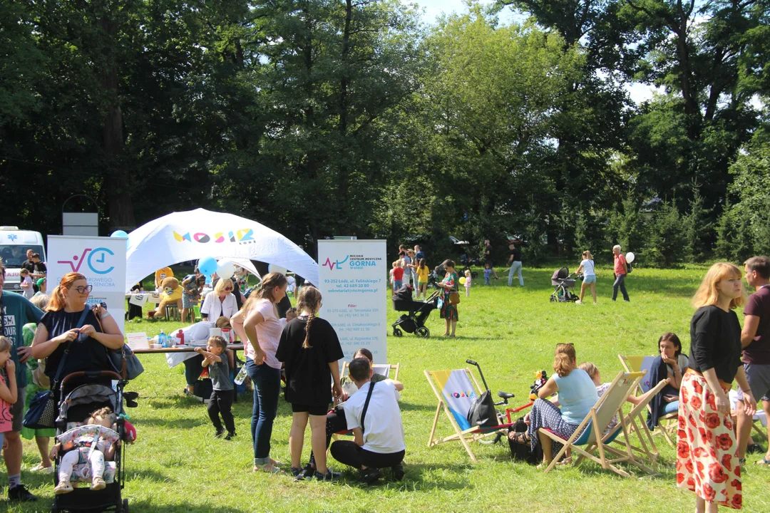 Piknik rodzinny w parku na Młynku w Łodzi