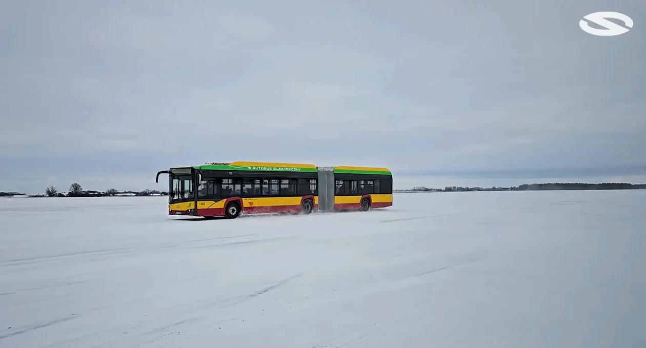 20 prowadzących z MPK Łódź na testach treningowych Solarisa