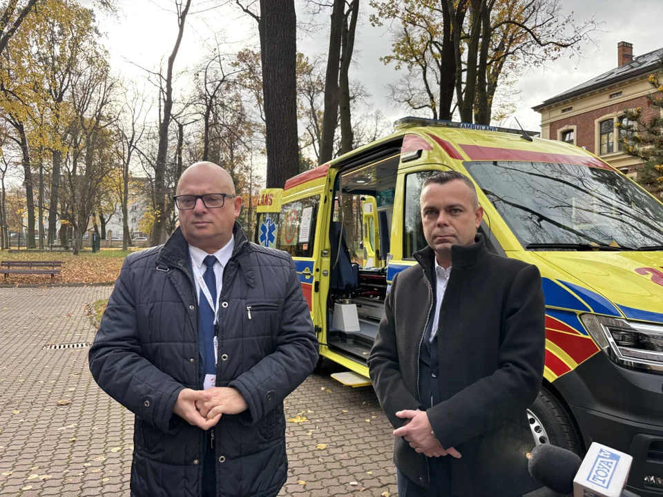 Szpital przy ul. Milionowej w Łodzi z nowym ambulansem