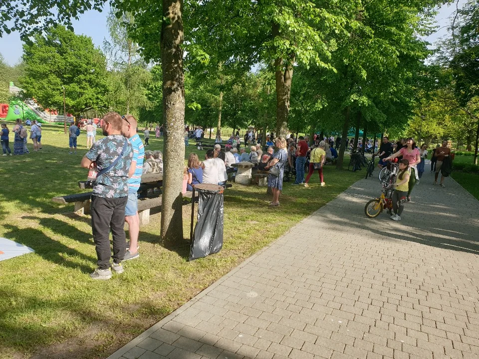 Piknik Strażacki w Dzierżąznej pod Zgierzem. Piękna pogoda i mnóstwo atrakcji, muzyki i dobrego jedzenia [zdjęcia]