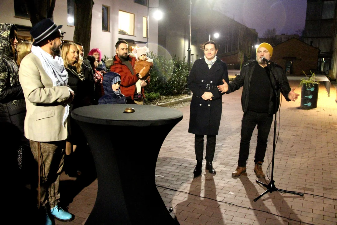 Neon na budynku Teatru Pinokio w Łodzi