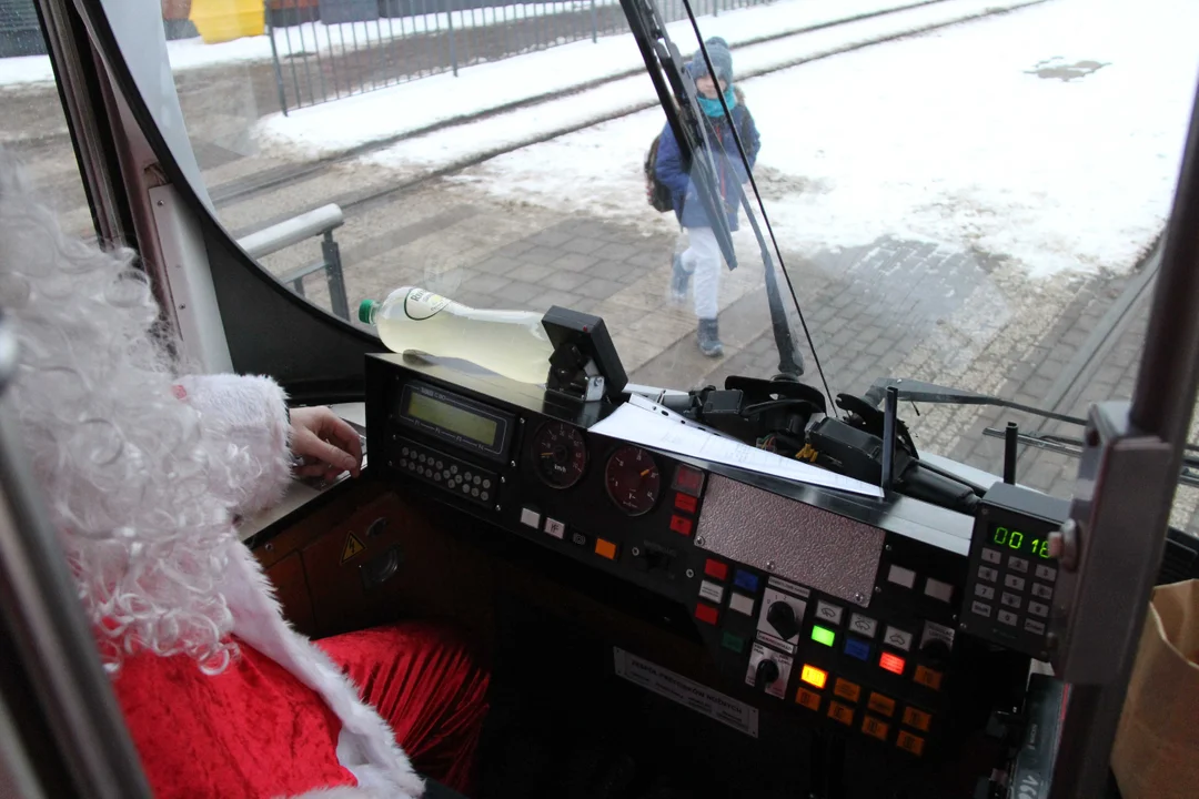 Mikołajkowy tramwaj MPK Łódź wyruszył na ulice Łodzi