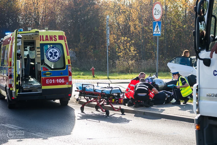 Wypadek na al. Wyszyńskiego. Ranny policjant