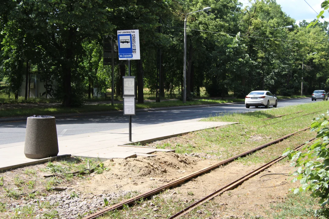 Takiego dojścia do przystanku jeszcze nie było