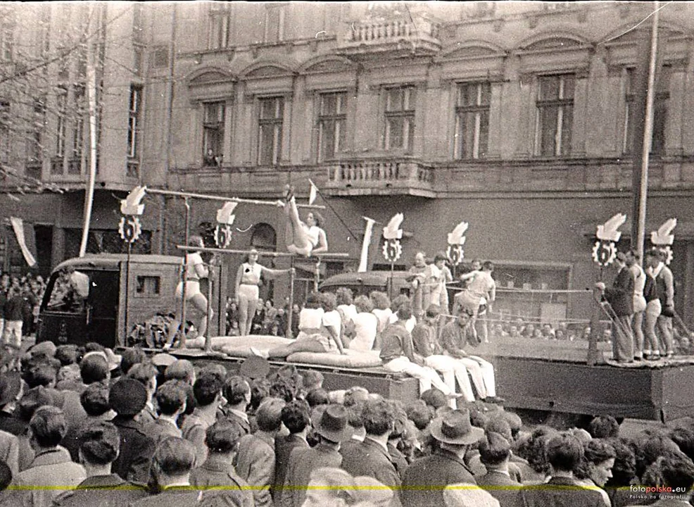 Ulica Piotrkowska w Łodzi tuż po wojnie i w latach 50-tych.