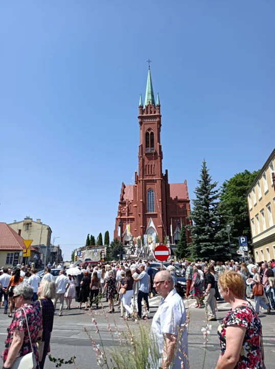 Ulicami Zgierza przeszły procesje Bożego Ciała.