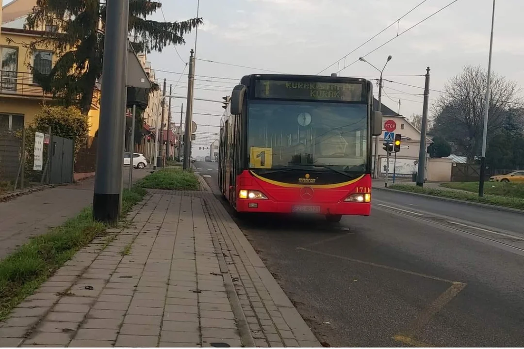 Zgierskie autobusy nie przejeżdżają lub stoją popsute na przystankach.