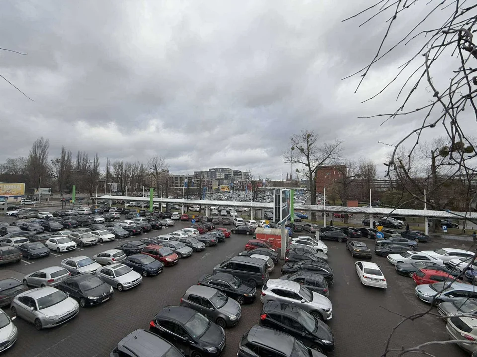 Niedziela handlowa w Manufakturze. Tłum ruszył po świąteczne zakupy