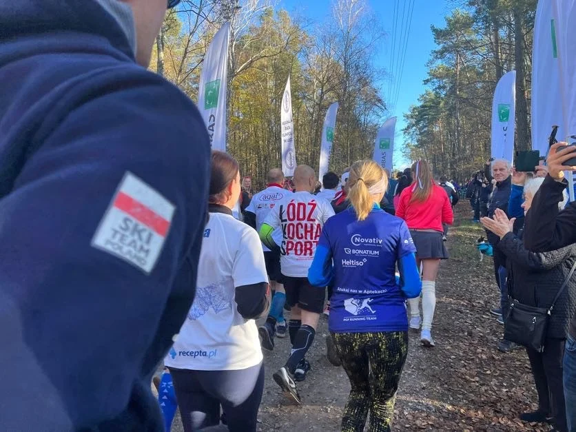 VIII edycja Spaceru i Biegu do Niepodległości w Grotnikach. Piękna pogoda zachęcała do aktywnego spędzania czasu!