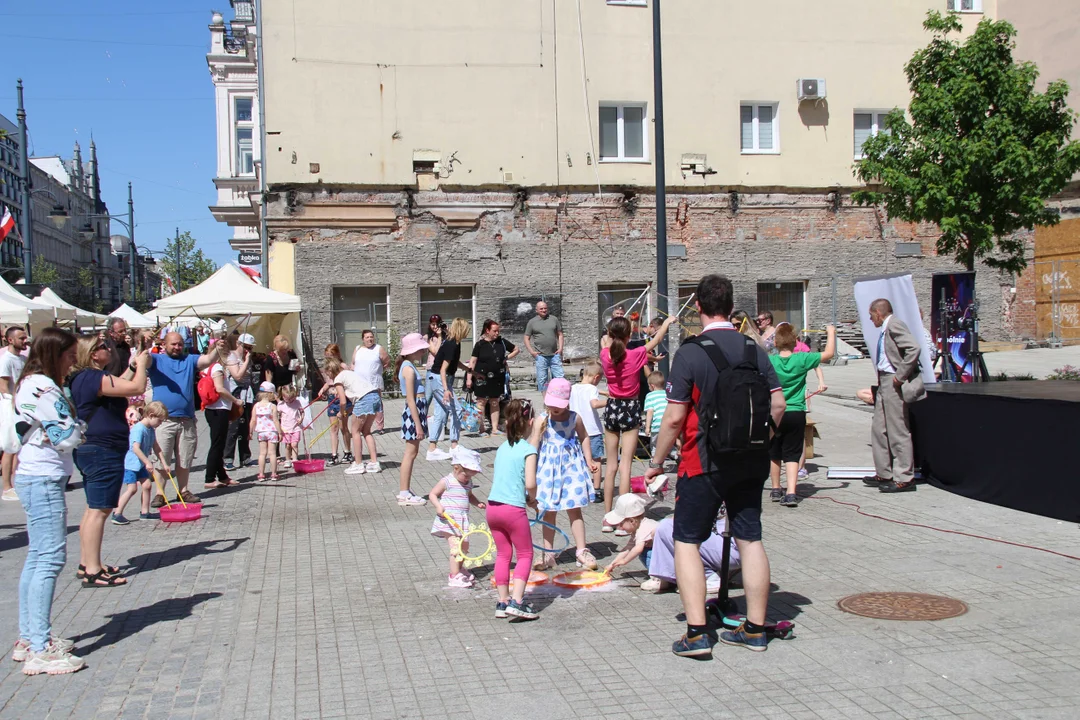 Piknik Europejski w pasażiu Schillera w Łodzi