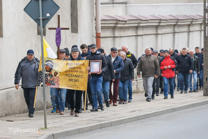 Męski Różaniec ulicami Piotrkowa