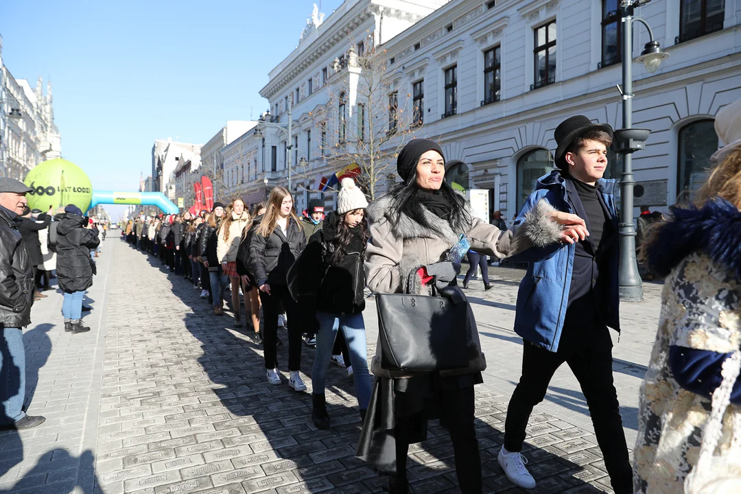 Polonez dla Łodzi. Maturzyści zatańczyli na Piotrkowskiej