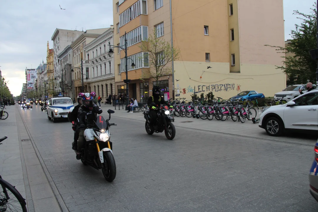 Wielka parada motocyklowa na ulicy Piotrkowskiej w Łodzi