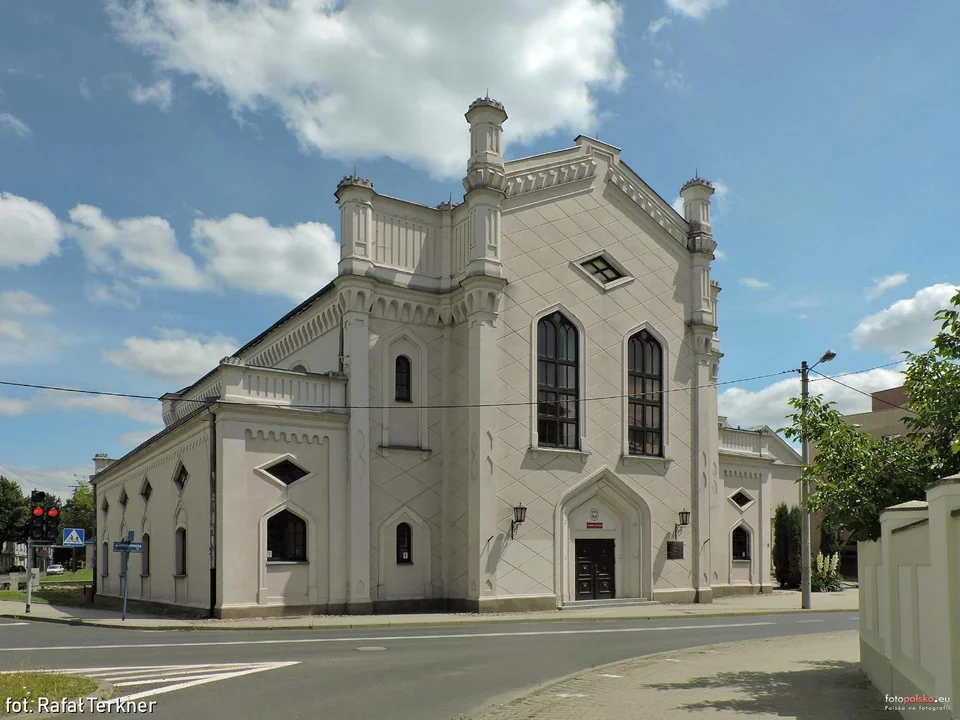 Wielka synagoga w Piotrkowie. Była tu już hala sportowa, biblioteka i archiwum [ZDJĘCIA] - Zdjęcie główne