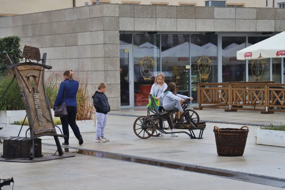 Centrum Kutna tętni życiem. Na mieszkańców czeka m.in. Teatr Wagabunda i wystawa samochodów