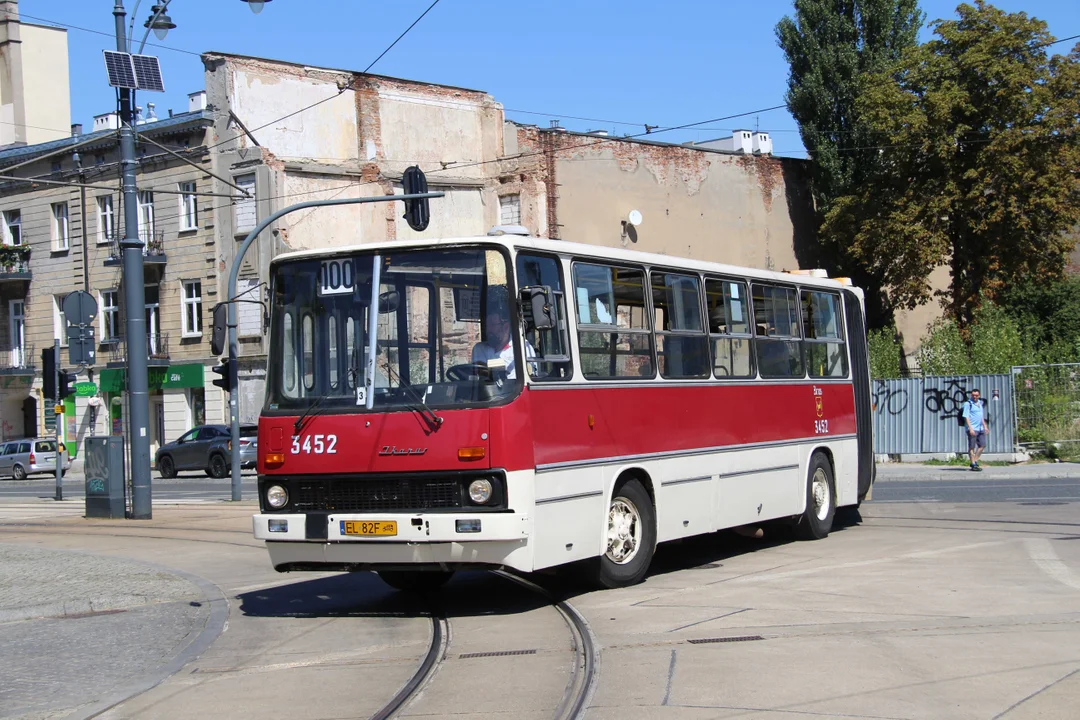 Ikarus 280 na linii turystycznej 100