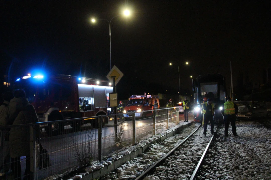 Zderzenie auta z tramwajem w Łodzi