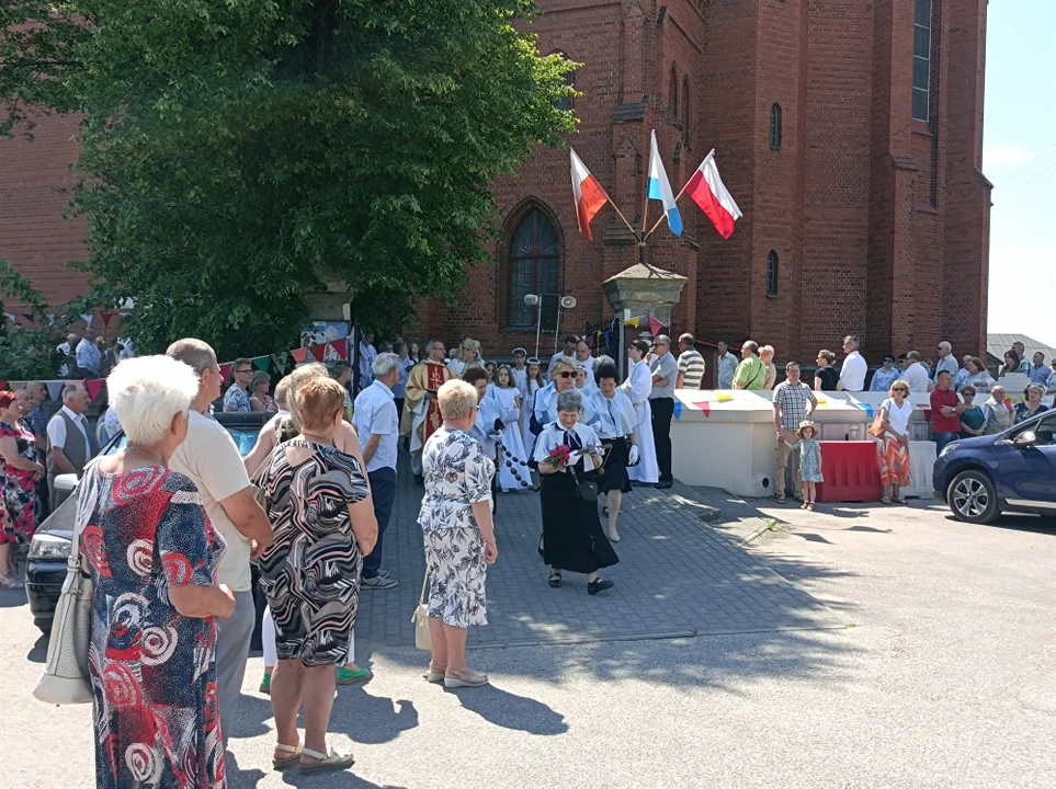 Ulicami Zgierza przeszły procesje Bożego Ciała.