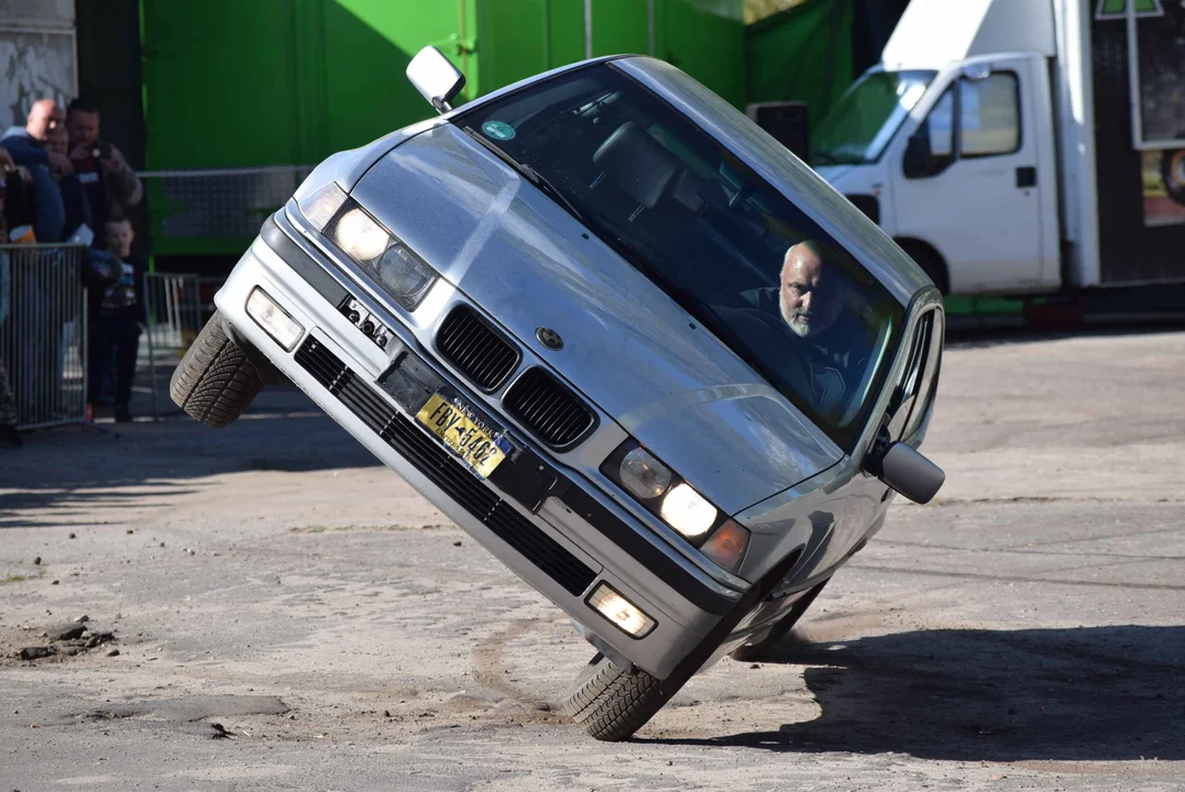 Giganty na czterech kołach zrobiły duże show! Widowiskowy pokaz monster trucków