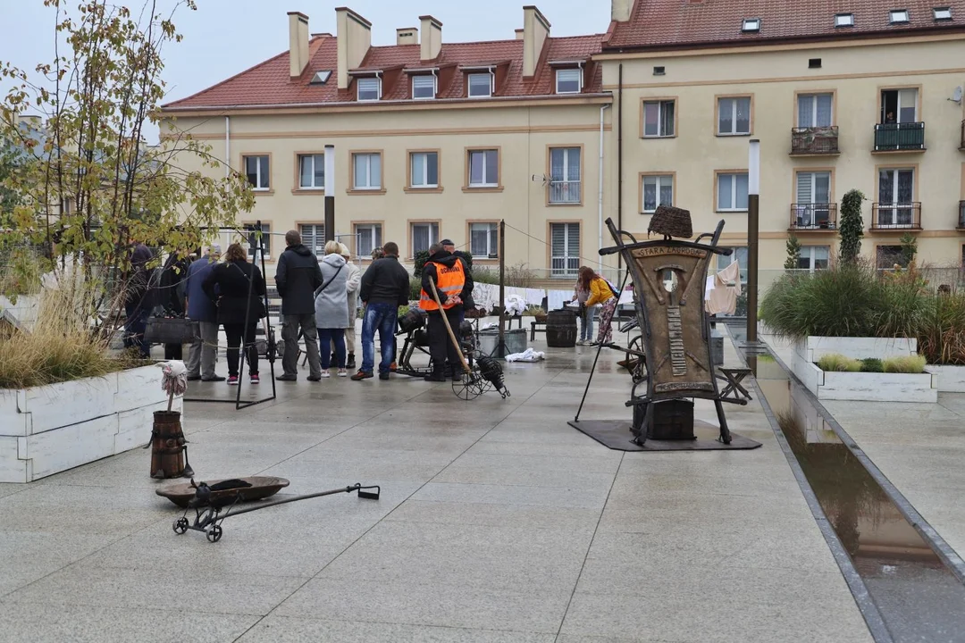 Centrum Kutna tętni życiem. Na mieszkańców czeka m.in. Teatr Wagabunda i wystawa samochodów