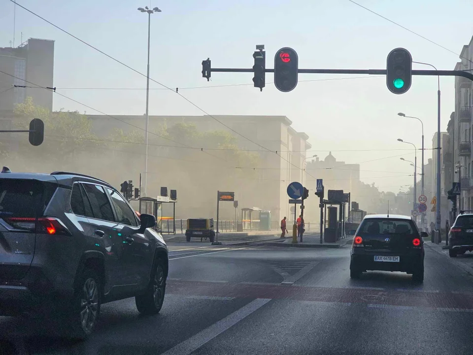 Remont pasa autobusowo-tramwajowego na pl. Dąbrowskiego w Łodzi