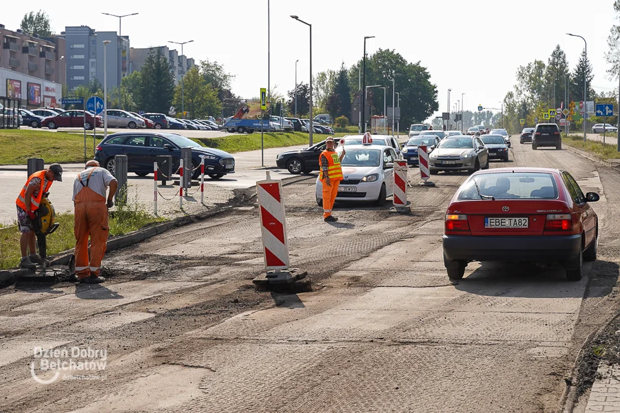 Duże utrudnienia dla kierowców w Bełchatowie. Korki i kierowanie ruchem [FOTO] - Zdjęcie główne