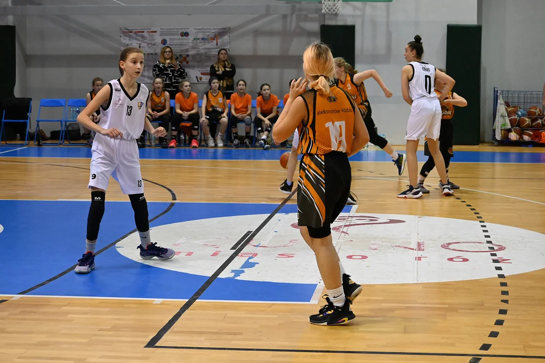 Młodziczki KS Kutno pokonały we własnej hali UKS Basket Aleksandrów Łódzki 52:50