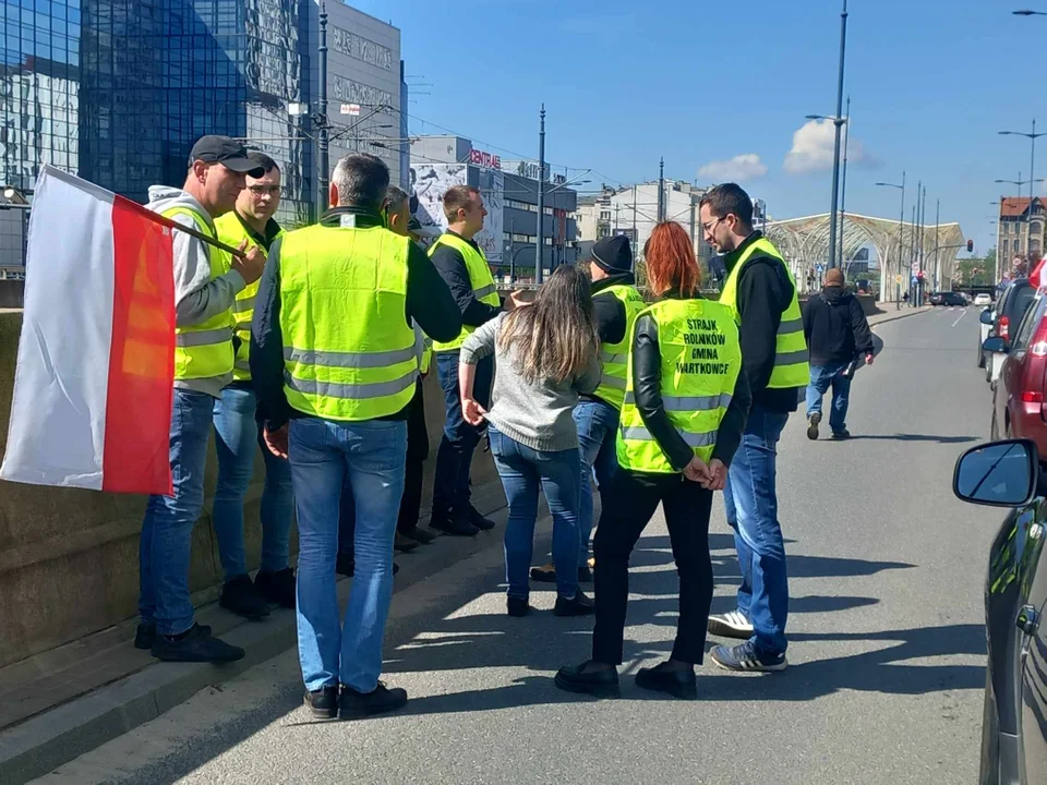 Łódź. Protestujący rolnicy mają spotkać się z odchodzącym z urzędu Marszałkiem Województwa Łódzkiego, Grzegorzem Schreiberem - Zdjęcie główne